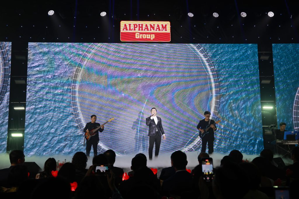 Alphanam 30 năm: Mạnh mẽ để vươn mình – Tử tế, chính trực để trường tồn