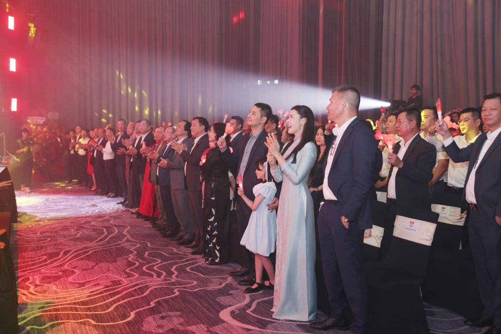 Alphanam 30 năm: Mạnh mẽ để vươn mình – Tử tế, chính trực để trường tồn