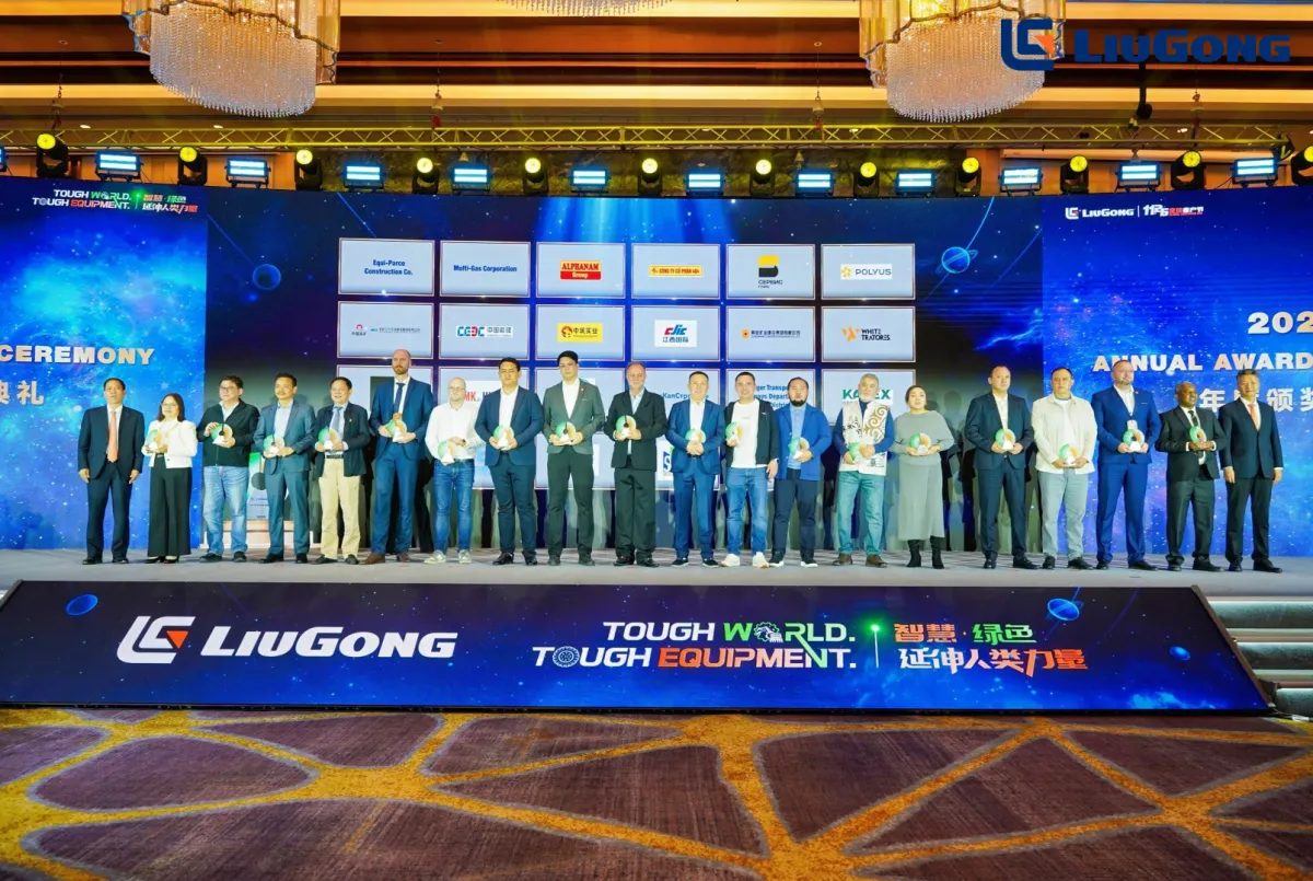 Alphanam Group nhận “Outstanding Award” tại Hội nghị Đại lý Toàn cầu LiuGong 2025