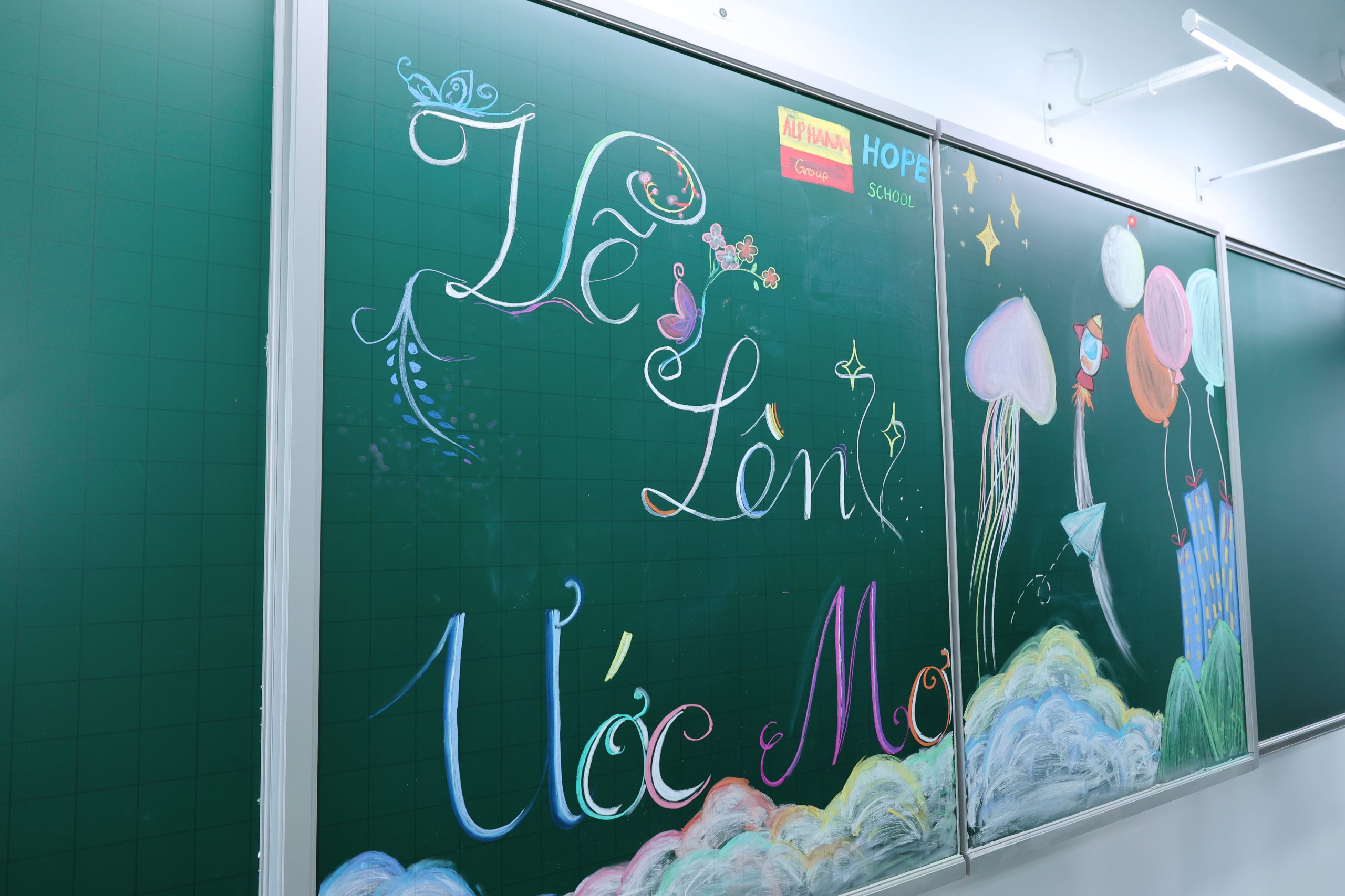 Alphanam tham quan và dành tặng Thư viện “Vẽ lên tương lai” cho các em học sinh tại ngôi trường Hope School