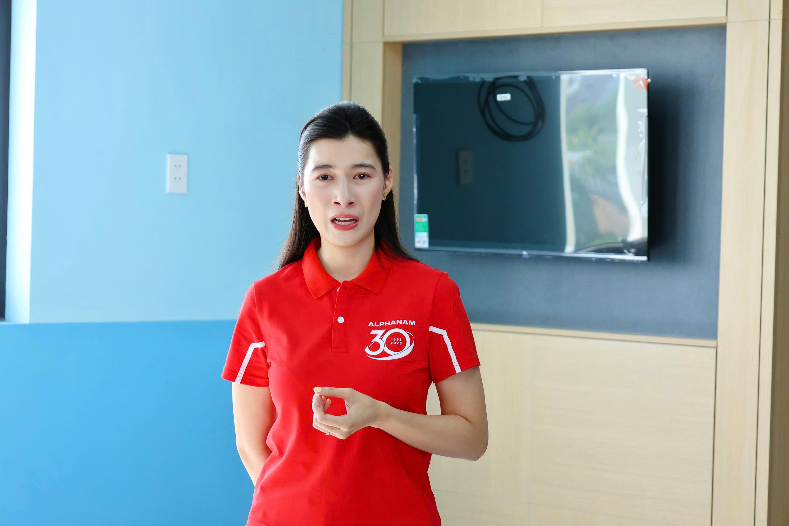 Alphanam tham quan và dành tặng Thư viện “Vẽ lên tương lai” cho các em học sinh tại ngôi trường Hope School