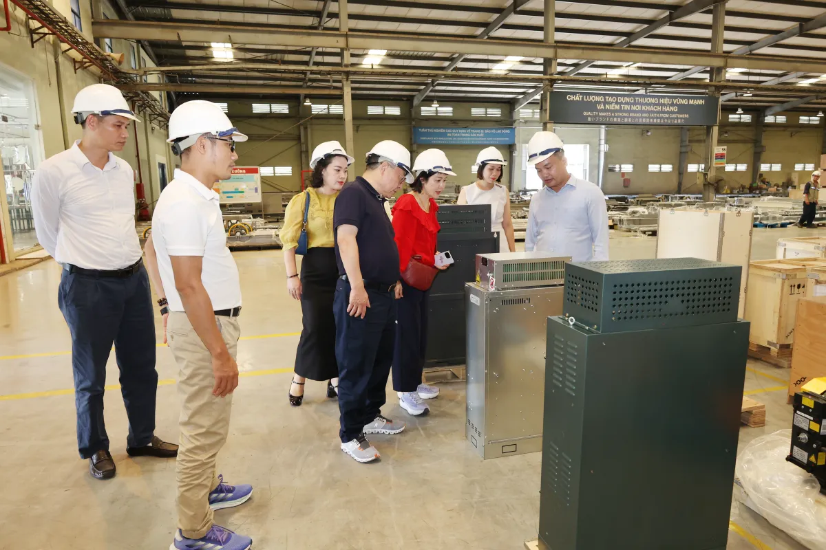 Ban lãnh đạo Yida Express Elevator đến thăm và làm việc tại nhà máy Alpec