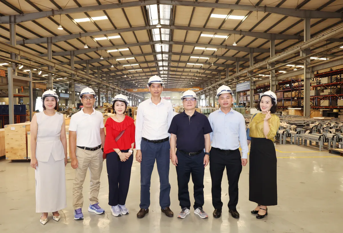 Ban lãnh đạo Yida Express Elevator đến thăm và làm việc tại nhà máy Alpec