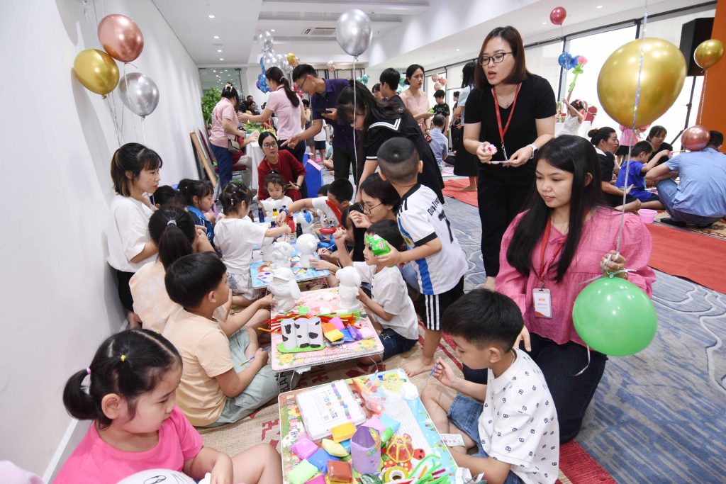 Các Alphanam nhí hân hoan chào đón chương trình hưởng ứng Tết Thiếu nhi tại Alphanam mang tên “Cùng bé ươm mầm xanh tương lai”