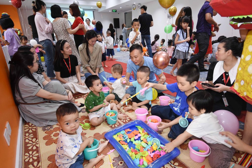 Các Alphanam nhí hân hoan chào đón chương trình hưởng ứng Tết Thiếu nhi tại Alphanam mang tên “Cùng bé ươm mầm xanh tương lai”