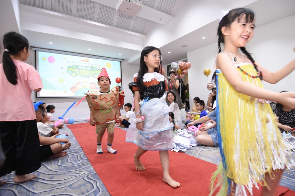 Các Alphanam nhí hân hoan chào đón chương trình hưởng ứng Tết Thiếu nhi tại Alphanam mang tên “Cùng bé ươm mầm xanh tương lai”