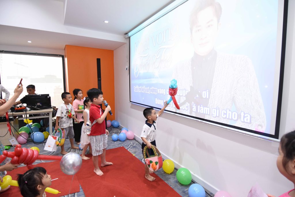 Các Alphanam nhí hân hoan chào đón chương trình hưởng ứng Tết Thiếu nhi tại Alphanam mang tên “Cùng bé ươm mầm xanh tương lai”