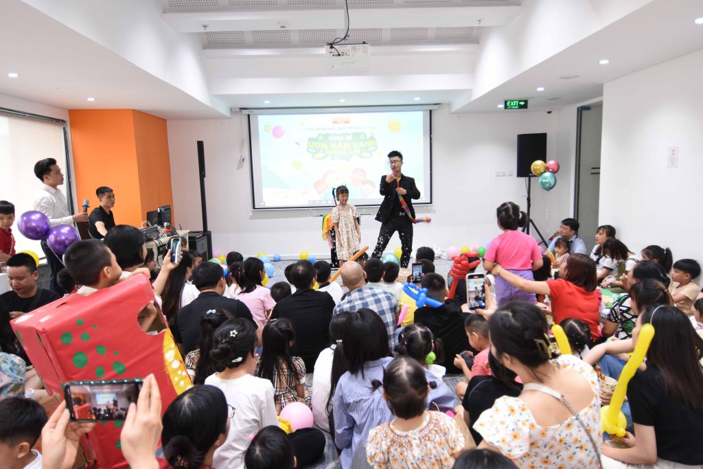 Các Alphanam nhí hân hoan chào đón chương trình hưởng ứng Tết Thiếu nhi tại Alphanam mang tên “Cùng bé ươm mầm xanh tương lai”