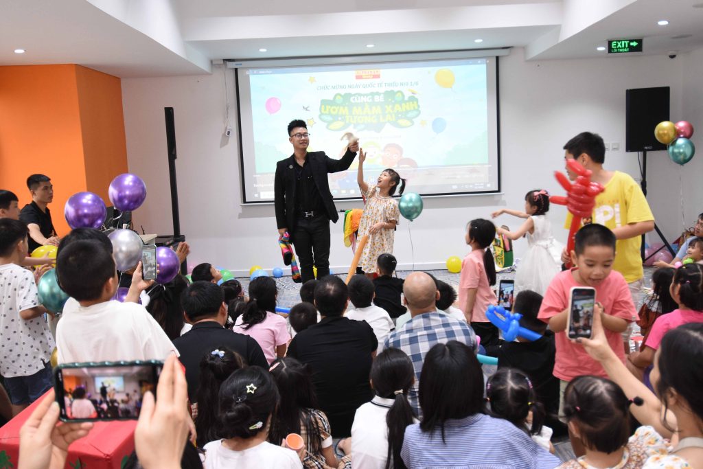 Các Alphanam nhí hân hoan chào đón chương trình hưởng ứng Tết Thiếu nhi tại Alphanam mang tên “Cùng bé ươm mầm xanh tương lai”