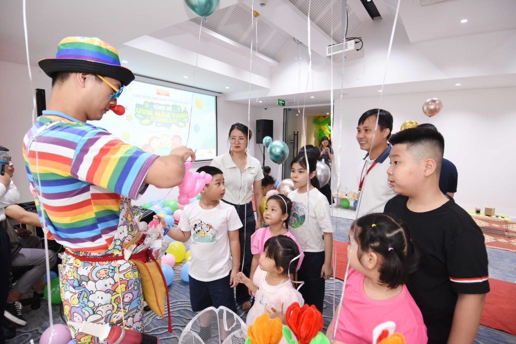 Các Alphanam nhí hân hoan chào đón chương trình hưởng ứng Tết Thiếu nhi tại Alphanam mang tên “Cùng bé ươm mầm xanh tương lai”