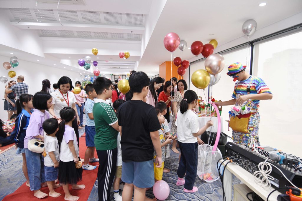 Các Alphanam nhí hân hoan chào đón chương trình hưởng ứng Tết Thiếu nhi tại Alphanam mang tên “Cùng bé ươm mầm xanh tương lai”