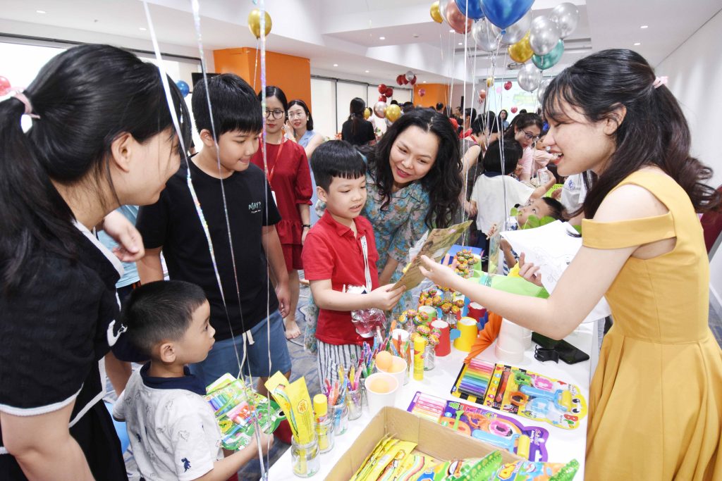 Các Alphanam nhí hân hoan chào đón chương trình hưởng ứng Tết Thiếu nhi tại Alphanam mang tên “Cùng bé ươm mầm xanh tương lai”