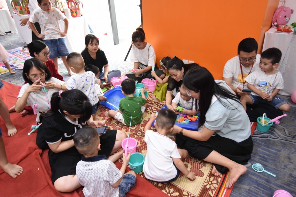 Các Alphanam nhí hân hoan chào đón chương trình hưởng ứng Tết Thiếu nhi tại Alphanam mang tên “Cùng bé ươm mầm xanh tương lai”