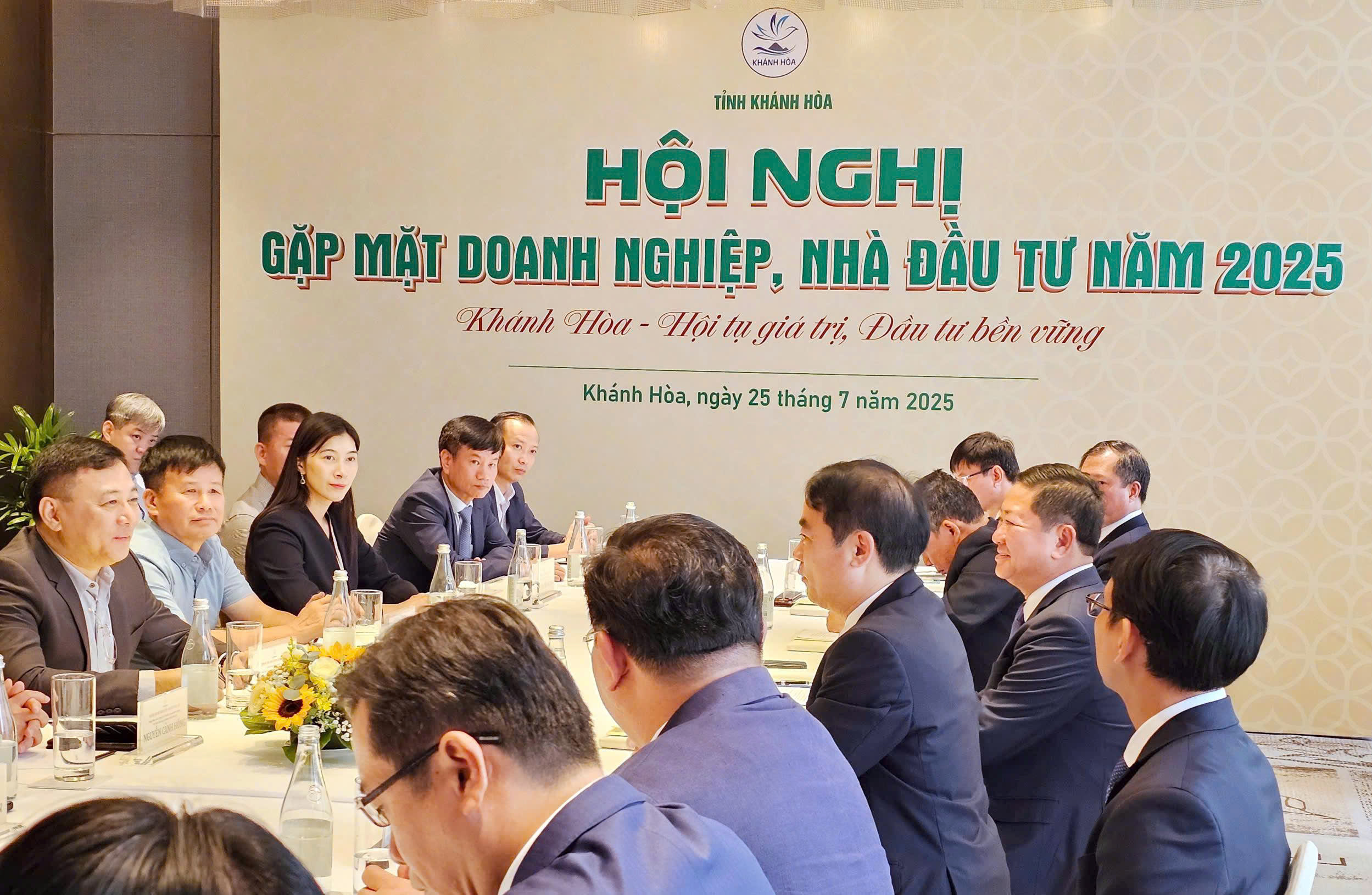 Câu lạc bộ Doanh nhân Sao Đỏ và Alphanam Group làm việc cùng UBND tỉnh Khánh Hòa về cơ hội đầu tư
