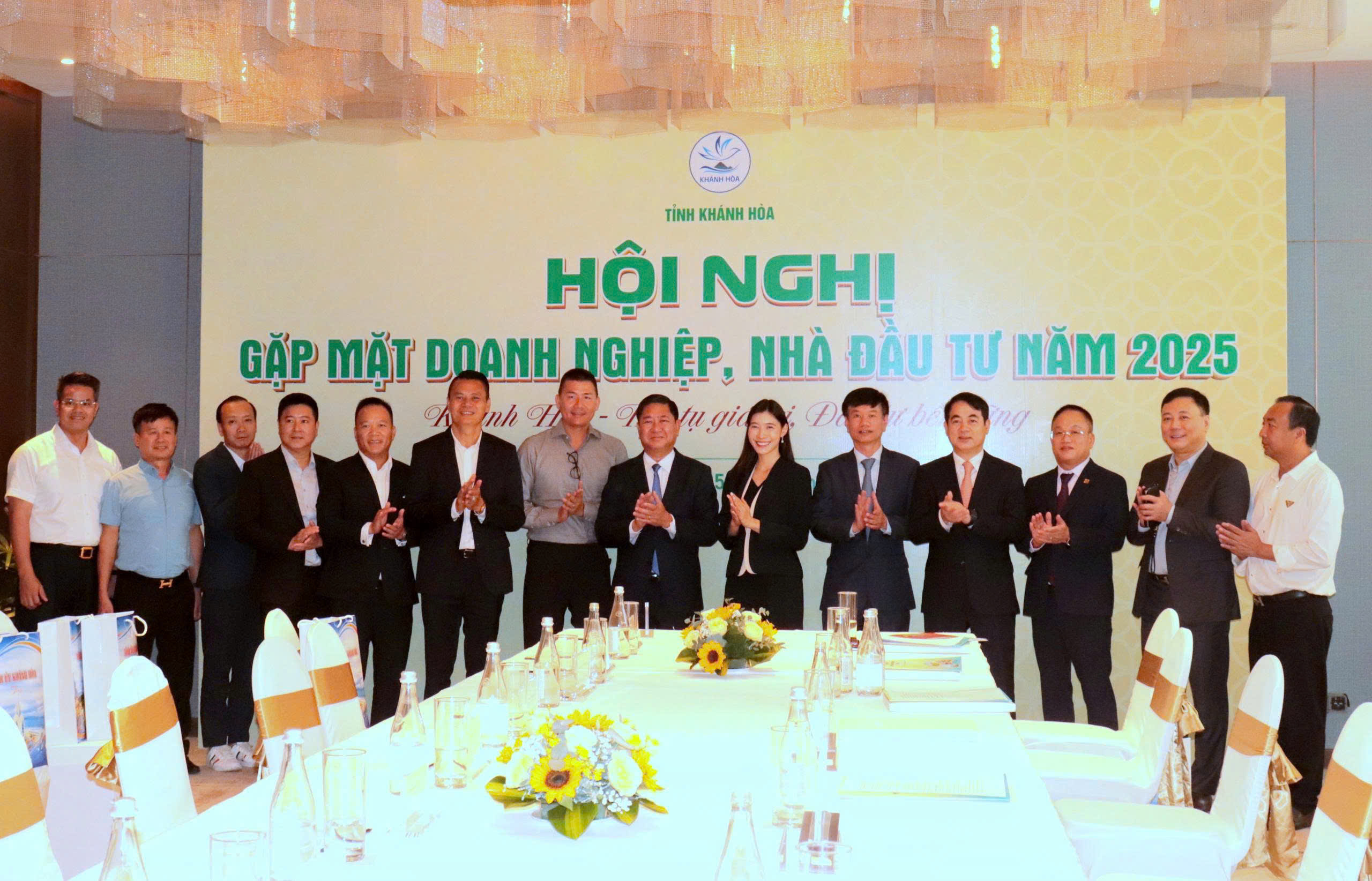 Câu lạc bộ Doanh nhân Sao Đỏ và Alphanam Group làm việc cùng UBND tỉnh Khánh Hòa về cơ hội đầu tư