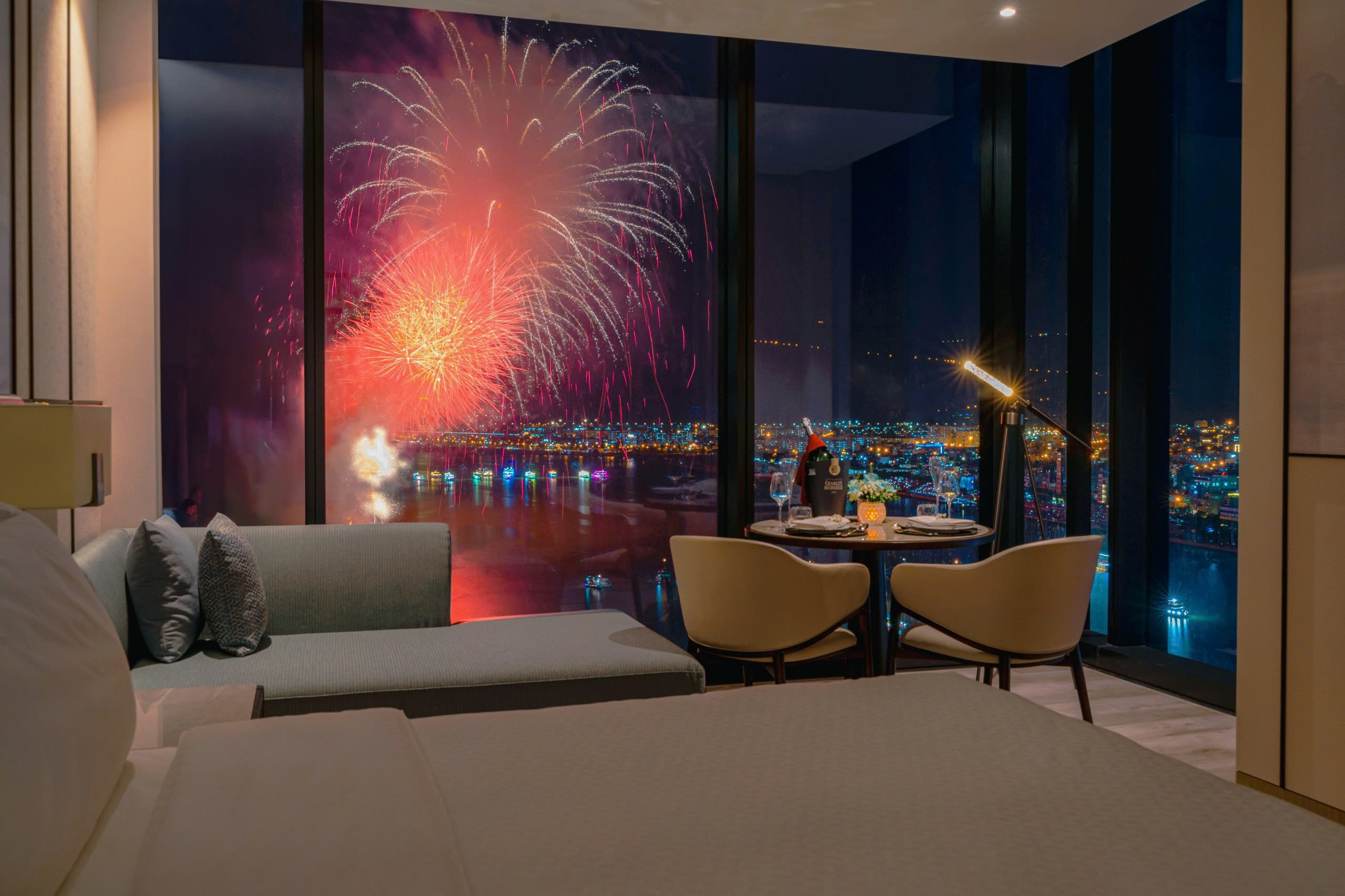 Chiêm ngưỡng pháo hoa tại khách sạn Courtyard by Marriott Danang Han River