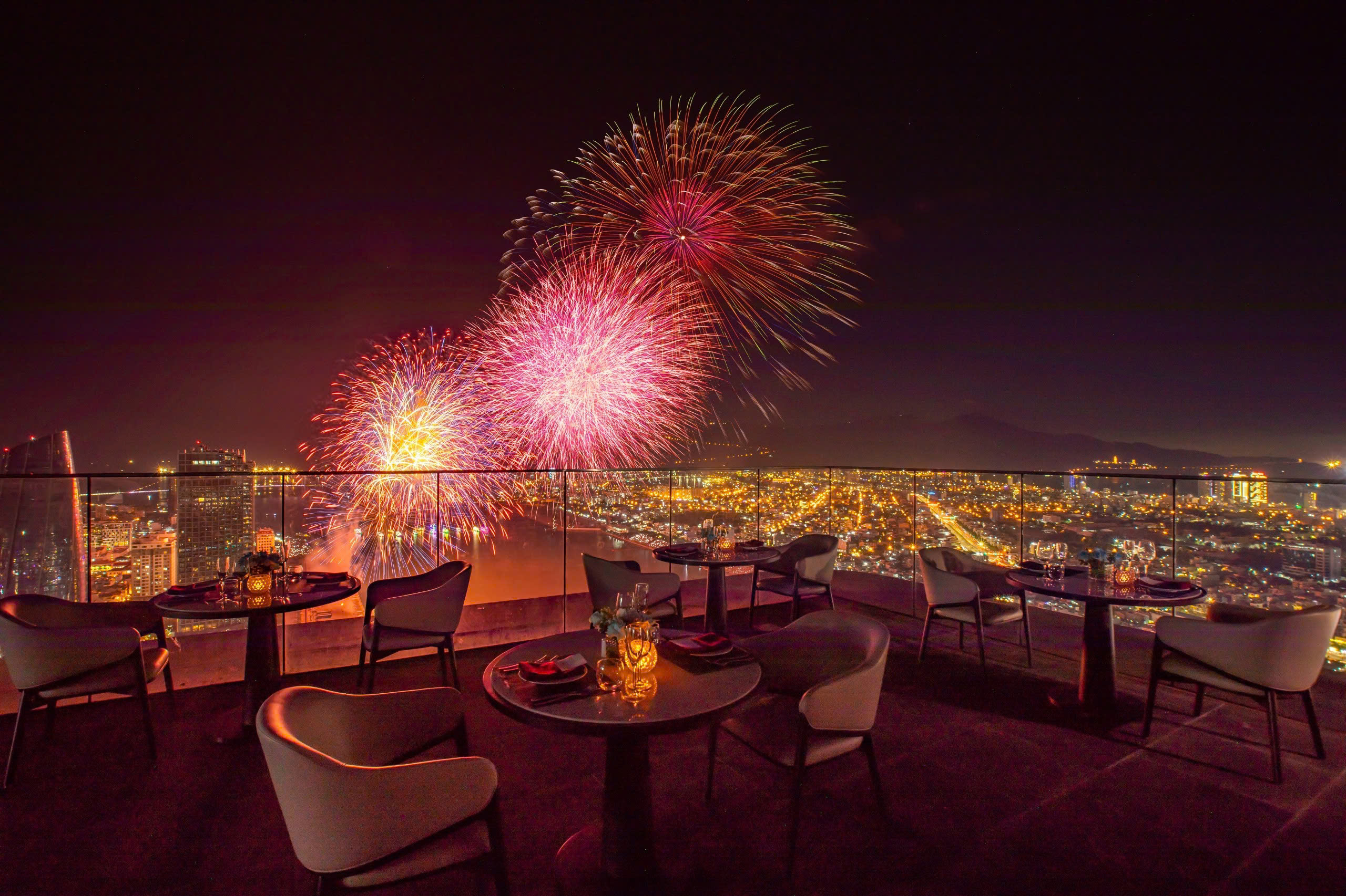 Chiêm ngưỡng pháo hoa tại khách sạn Courtyard by Marriott Danang Han River