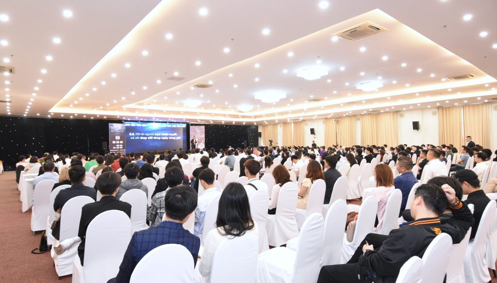 Chủ tịch Nguyễn Tuấn Hải tham dự tọa đàm “Rẽ sóng – Đón bình minh”