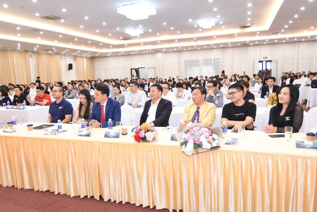 Chủ tịch Nguyễn Tuấn Hải tham dự tọa đàm “Rẽ sóng – Đón bình minh”