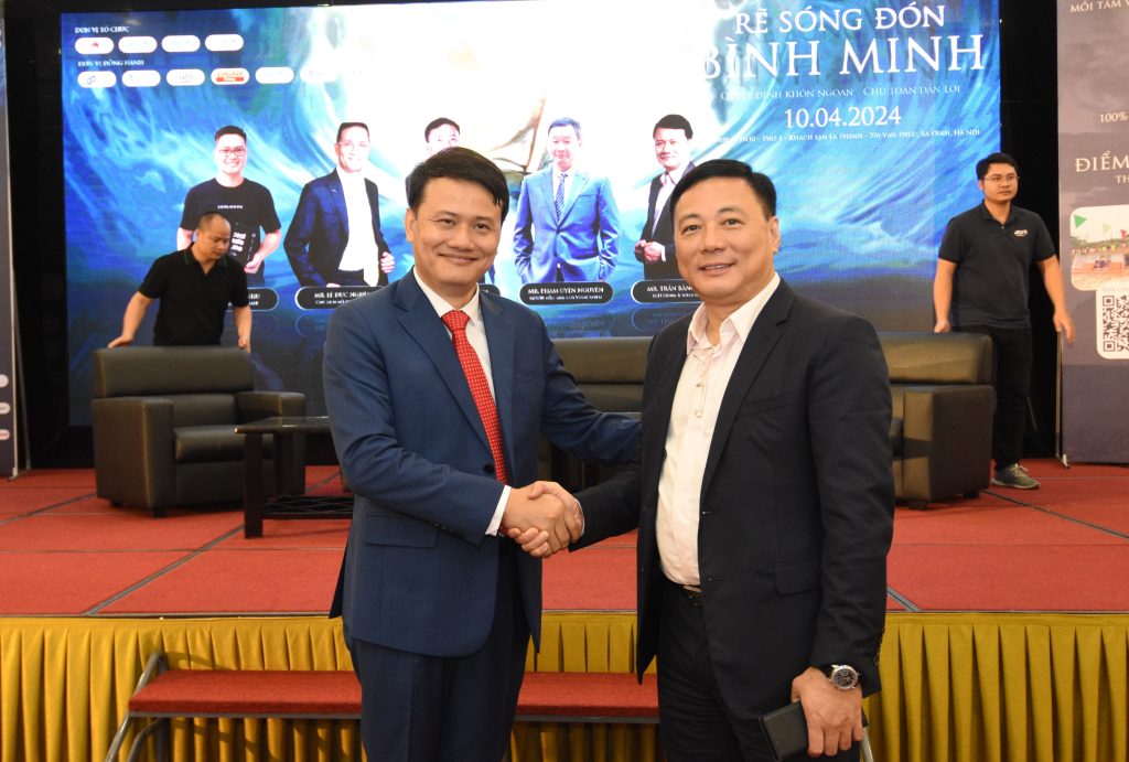 Chủ tịch Nguyễn Tuấn Hải tham dự tọa đàm “Rẽ sóng – Đón bình minh”