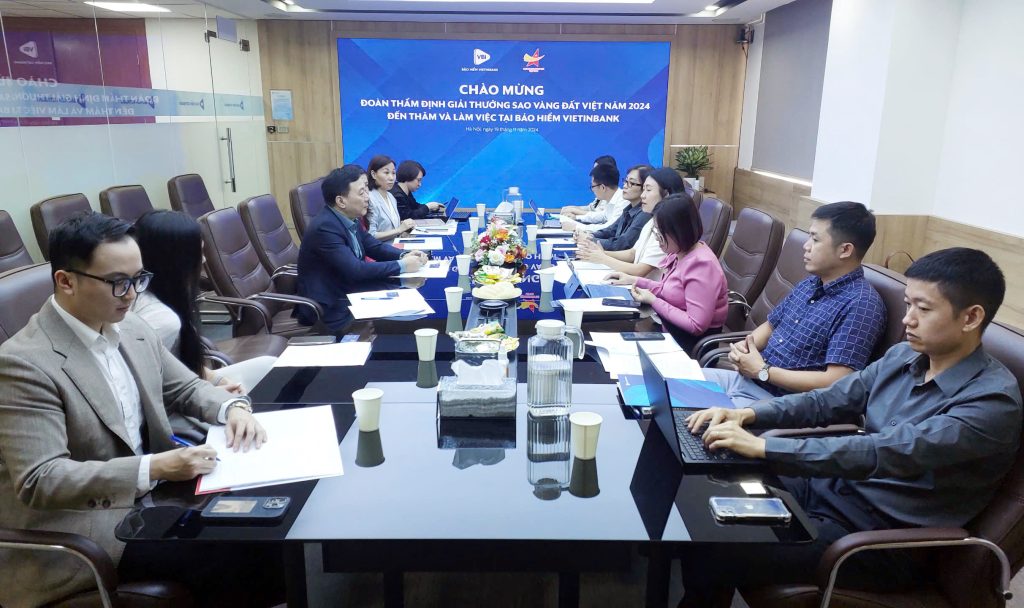 Chủ tịch Nguyễn Tuấn Hải và Phó Chủ tịch Nguyễn Ngọc Mỹ dẫn đầu Đoàn thẩm định Sao Vàng Đất Việt làm việc với các doanh nghiệp ứng viên