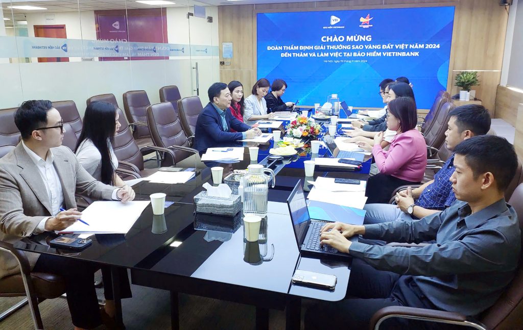 Chủ tịch Nguyễn Tuấn Hải và Phó Chủ tịch Nguyễn Ngọc Mỹ dẫn đầu Đoàn thẩm định Sao Vàng Đất Việt làm việc với các doanh nghiệp ứng viên