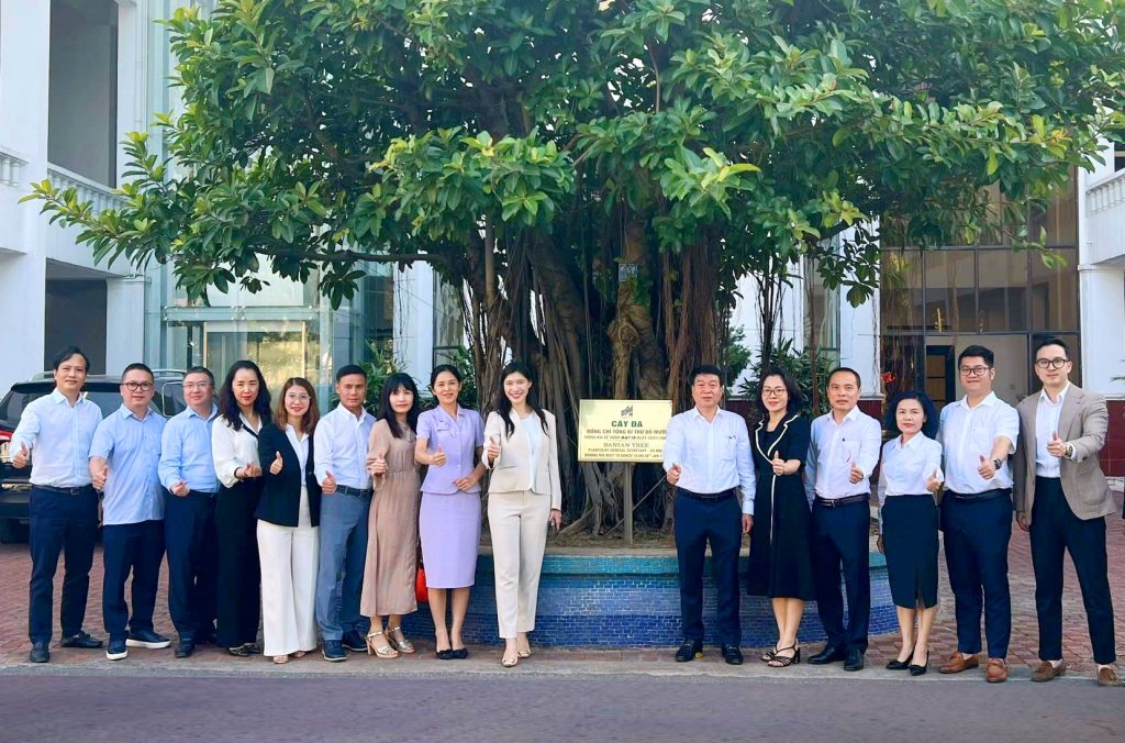 Chủ tịch Nguyễn Tuấn Hải và Phó Chủ tịch Nguyễn Ngọc Mỹ dẫn đầu Đoàn thẩm định Sao Vàng Đất Việt làm việc với các doanh nghiệp ứng viên