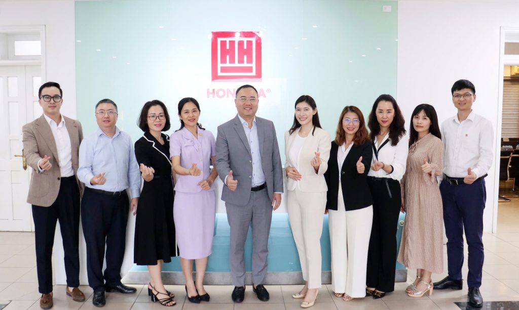 Chủ tịch Nguyễn Tuấn Hải và Phó Chủ tịch Nguyễn Ngọc Mỹ dẫn đầu Đoàn thẩm định Sao Vàng Đất Việt làm việc với các doanh nghiệp ứng viên