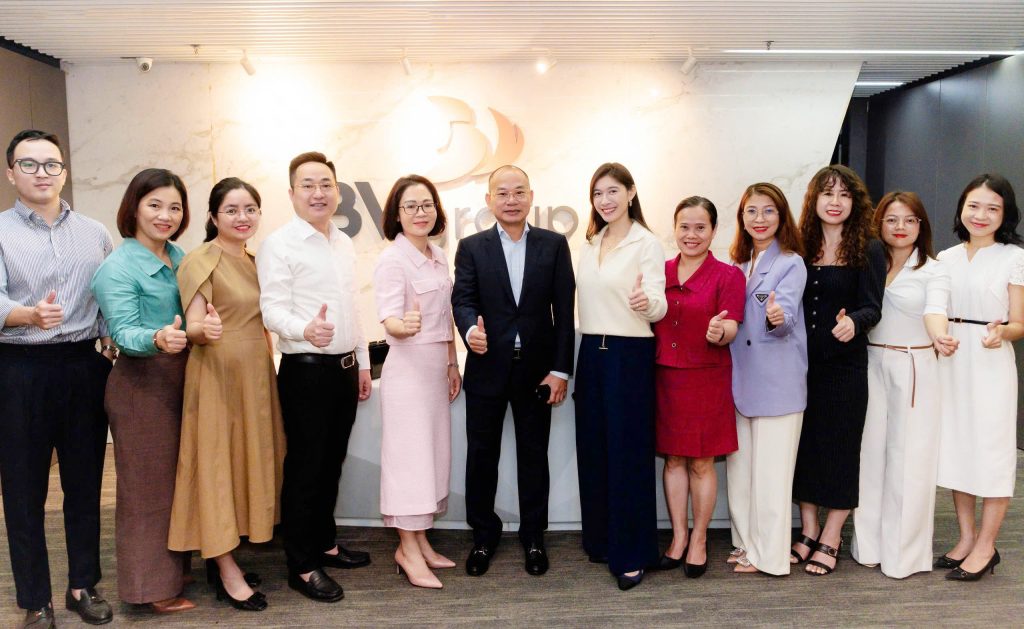 Chủ tịch Nguyễn Tuấn Hải và Phó Chủ tịch Nguyễn Ngọc Mỹ dẫn đầu Đoàn thẩm định Sao Vàng Đất Việt làm việc với các doanh nghiệp ứng viên