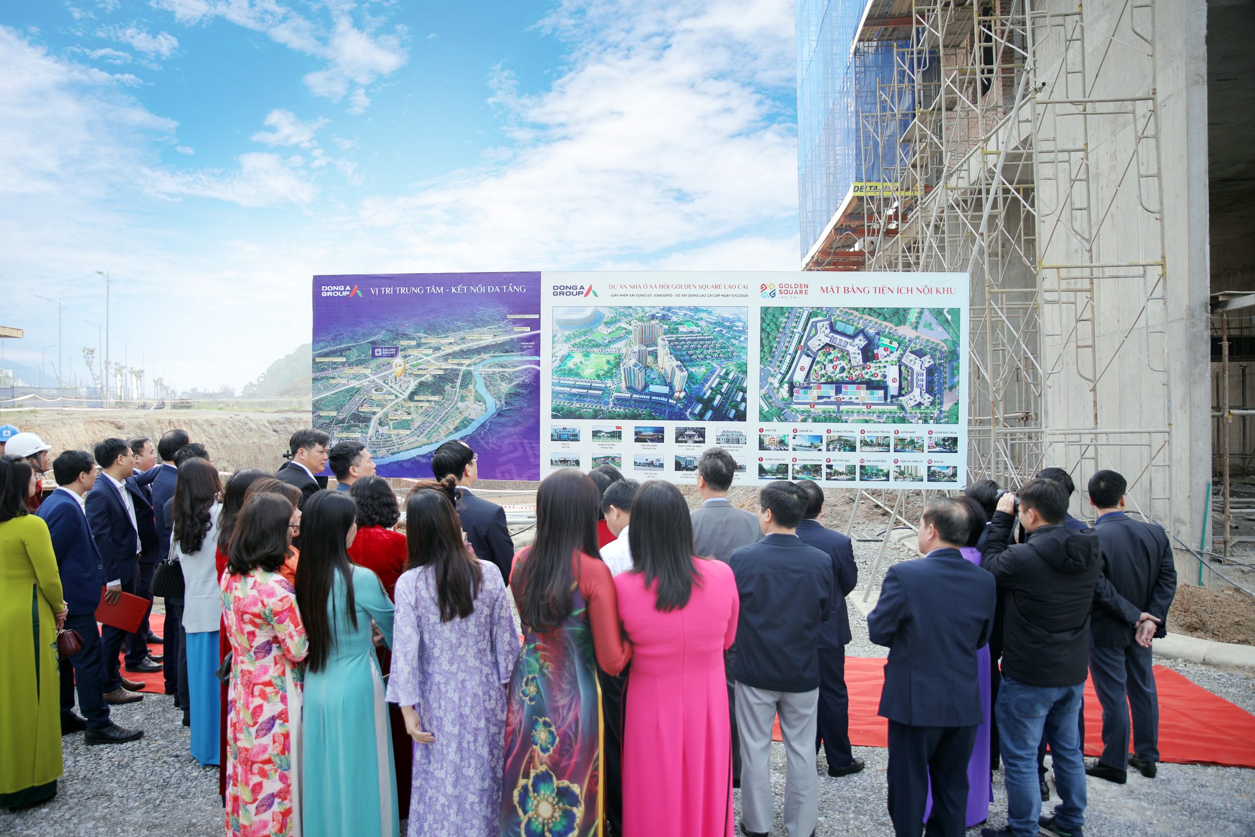 Đoàn lãnh đạo tỉnh Lào Cai cùng các đại biểu Cụm thi đua 7 tỉnh miền núi biên giới phía Bắc tham quan dự án NOXH Golden Square Lào Cai
