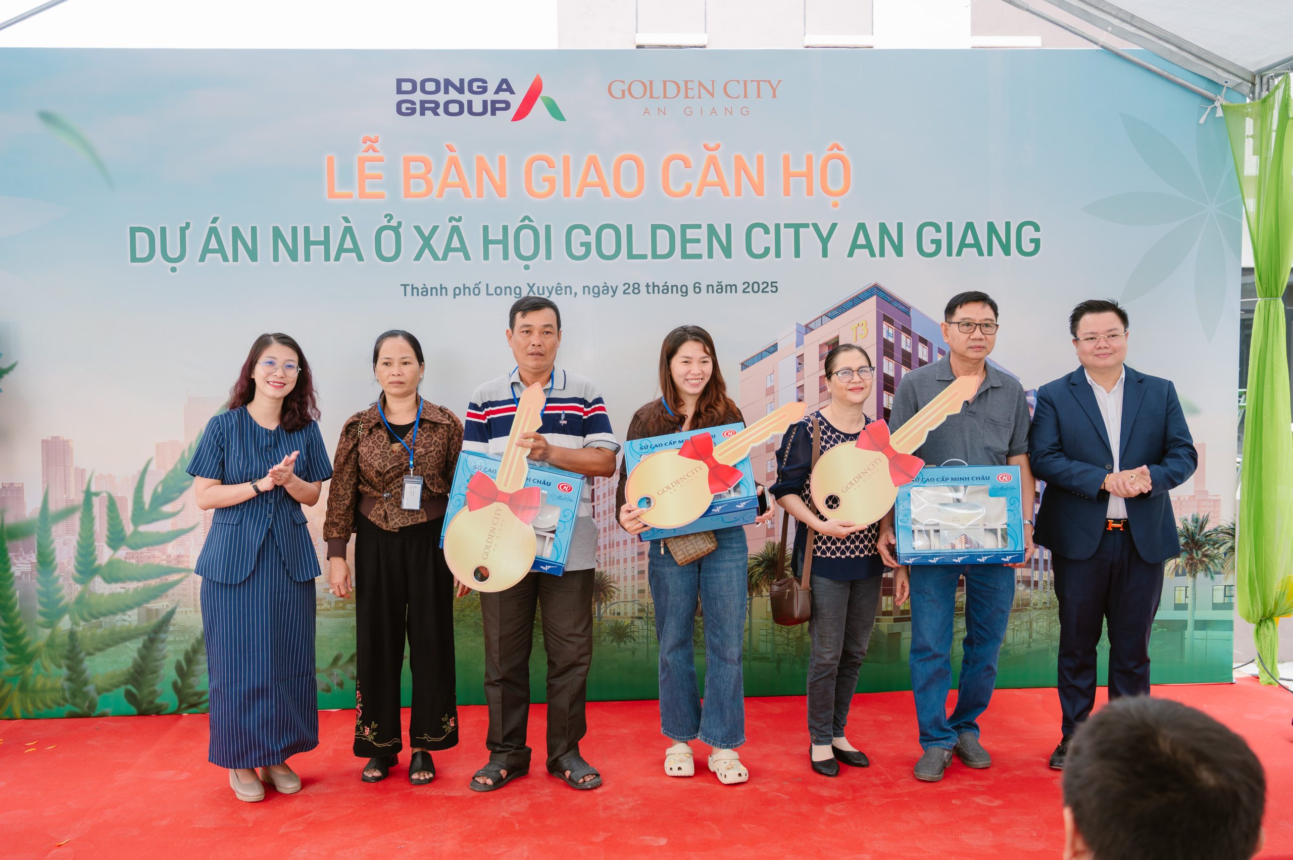 Lễ bàn giao căn hộ tòa T3, T4 Dự án Nhà ở xã hội Golden City An Giang