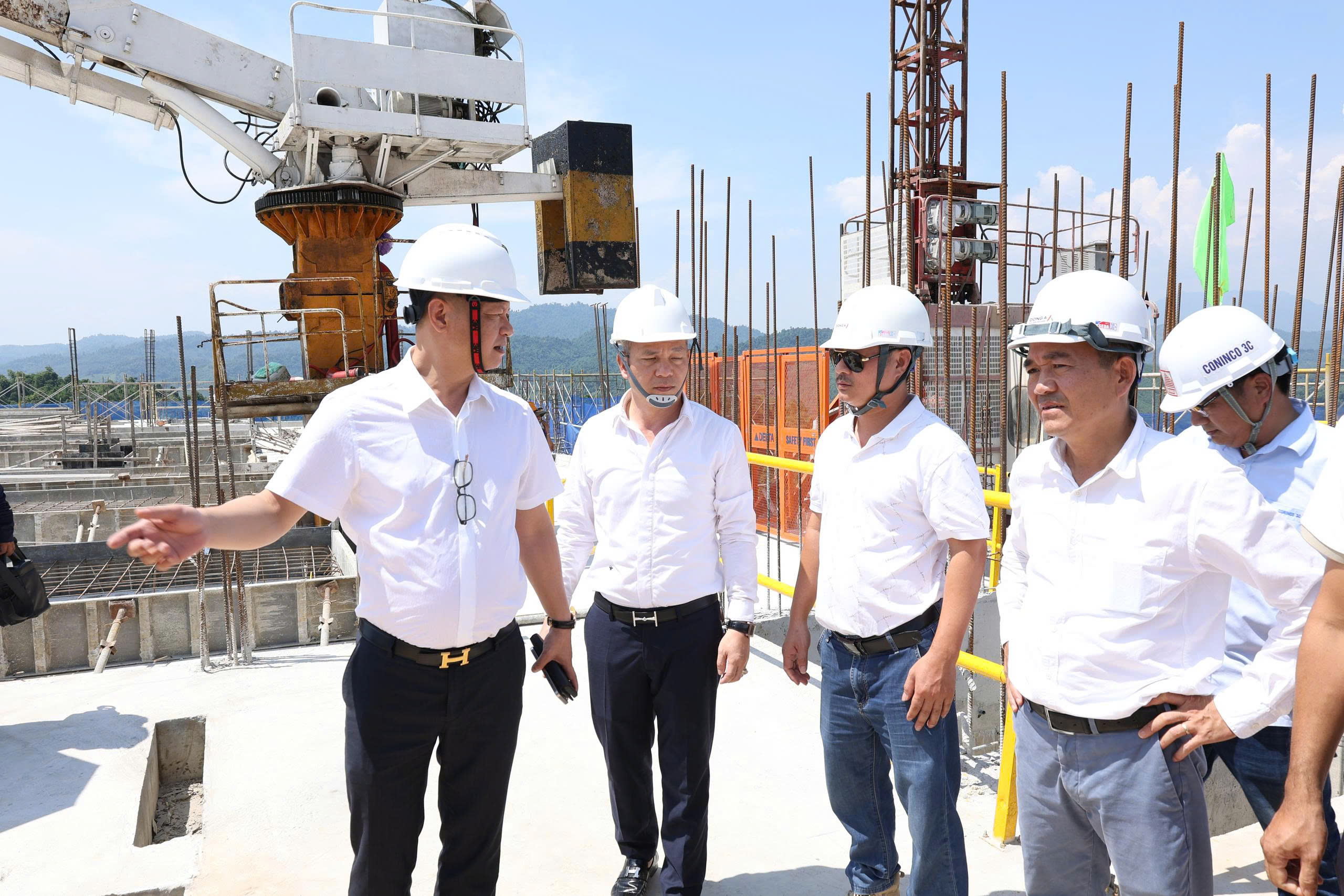 Lễ cất nóc Tòa N01A, N01B dự án NOXH Golden Square Lào Cai