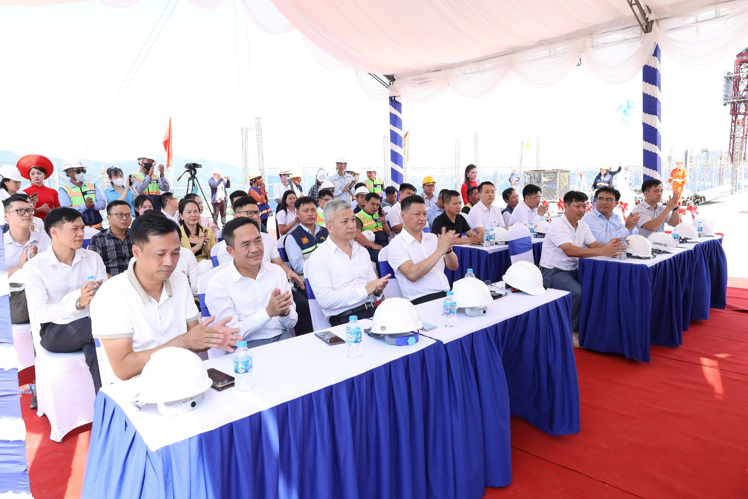 Lễ cất nóc Tòa N01A, N01B dự án NOXH Golden Square Lào Cai