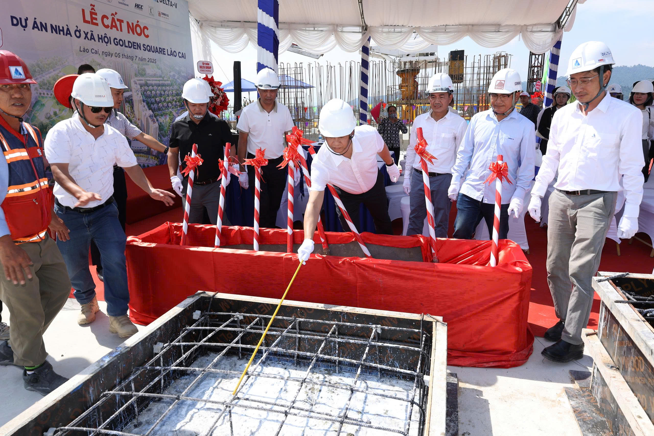 Lễ cất nóc Tòa N01A, N01B dự án NOXH Golden Square Lào Cai