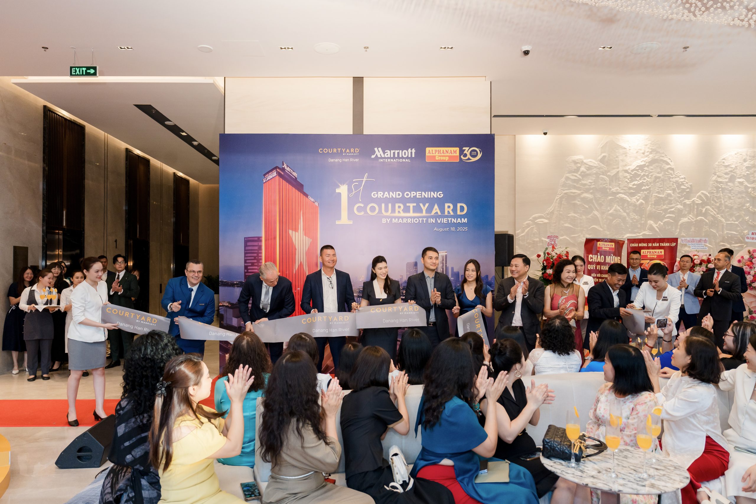 Lễ khai trương và Gắn biển đạt tiêu chuẩn 5 sao của Khách sạn Courtyard by Marriott Danang Han River