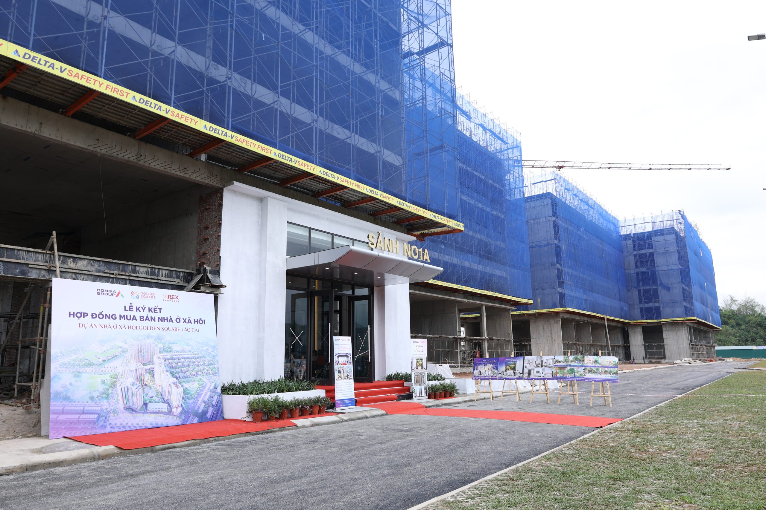 Lễ ký kết hợp đồng mua bán dự án NOXH Golden Square Lào Cai và khai trương sảnh tòa N01A